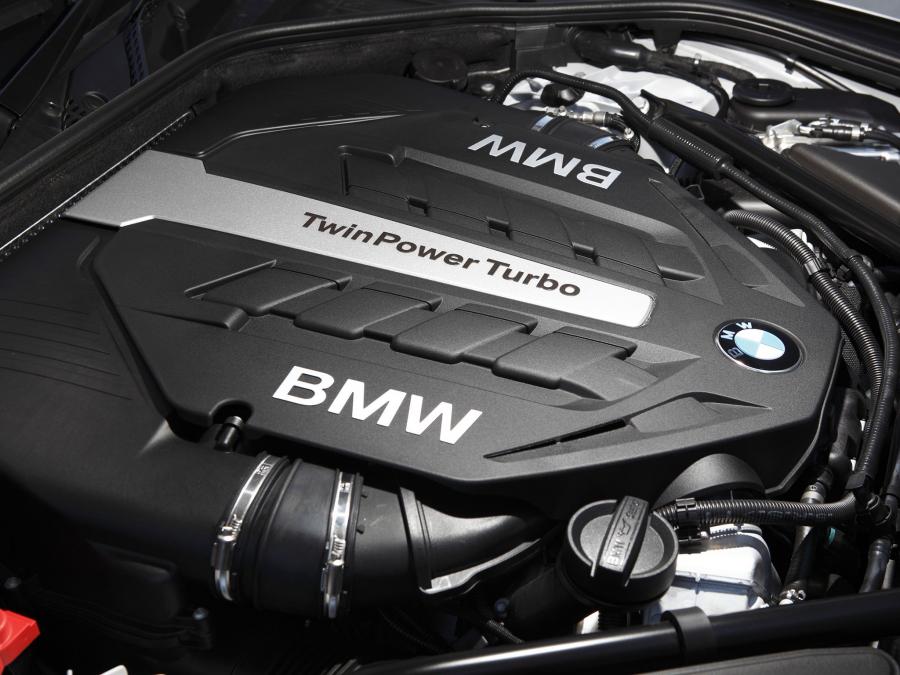  BMW 750i 2012 года  (AU) (фото 12 из 15)